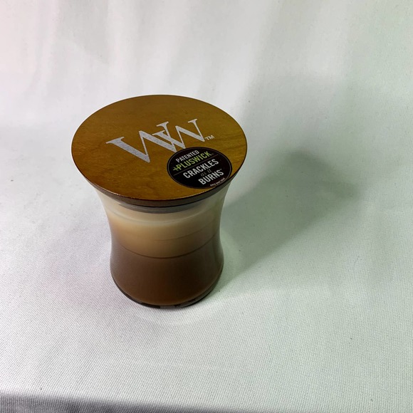 9.7 oz.Cafe Sweets Trilogy WoodWick Candle - Picture 2 of 3